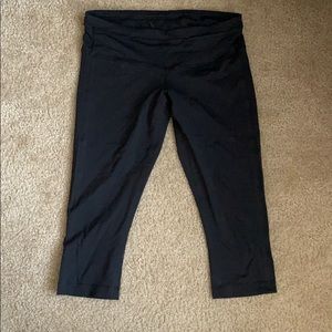 Lululemon size 6 crop yoga pants